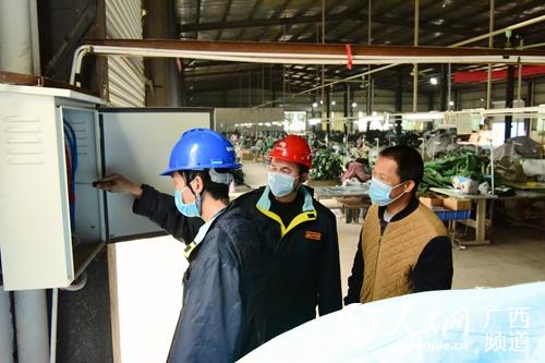 桂林臨桂供電局為復(fù)工企業(yè)解決用電需求